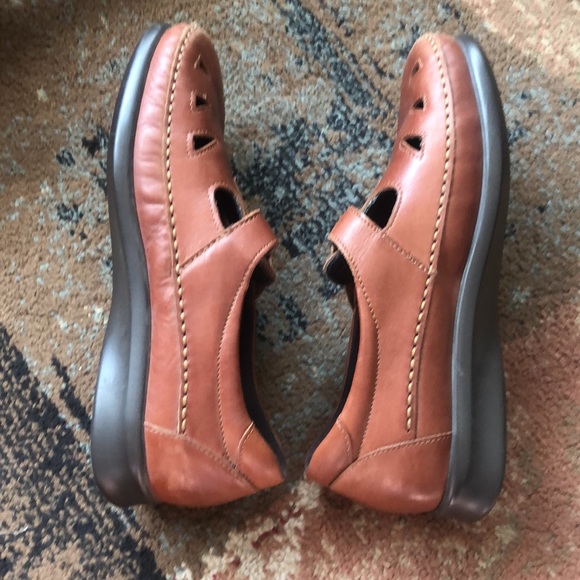 Womens size 8.5 brown SAS Roamer Velcro Walking Shoe - Picture 3 of 16